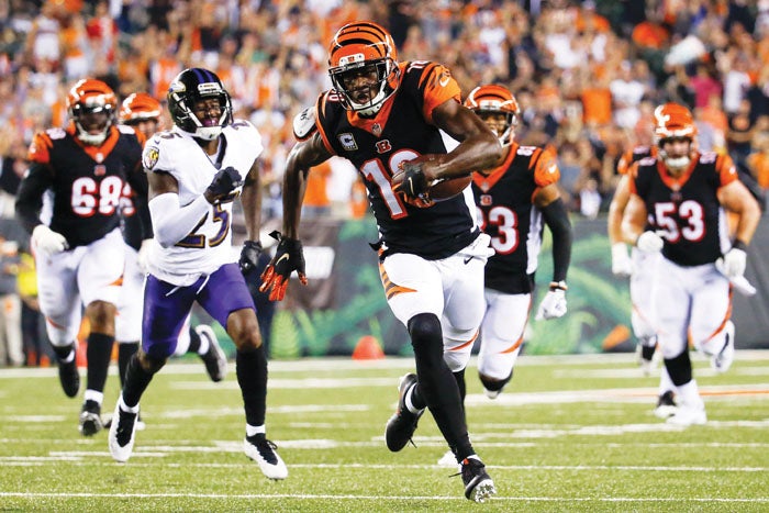 Wide receiver Isaac Curtis of the Cincinnati Bengals catches a