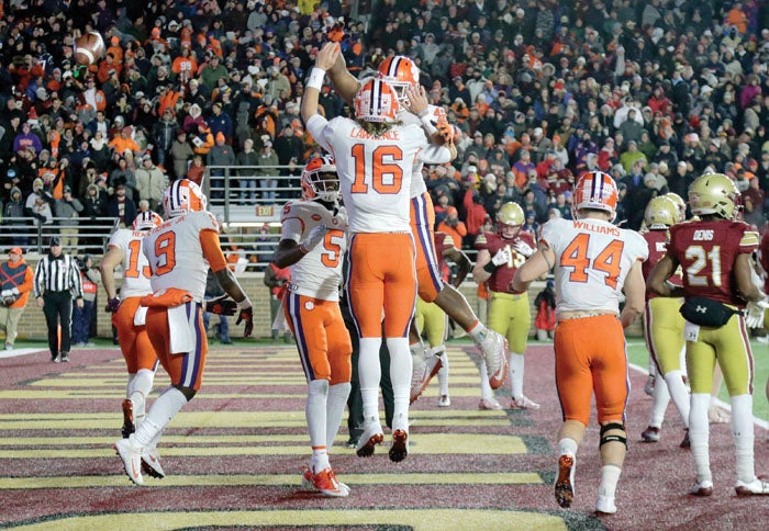 Trevor Lawrence throws 3 TD passes, No. 1 Clemson rolls