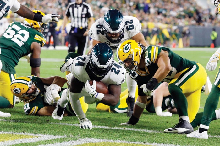 Eagles pick off Aaron Rodgers' late pass to beat Packers - Los