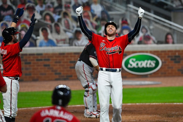 Freeman homers, drives in 3 as Braves edge Phillies 5-4 - The