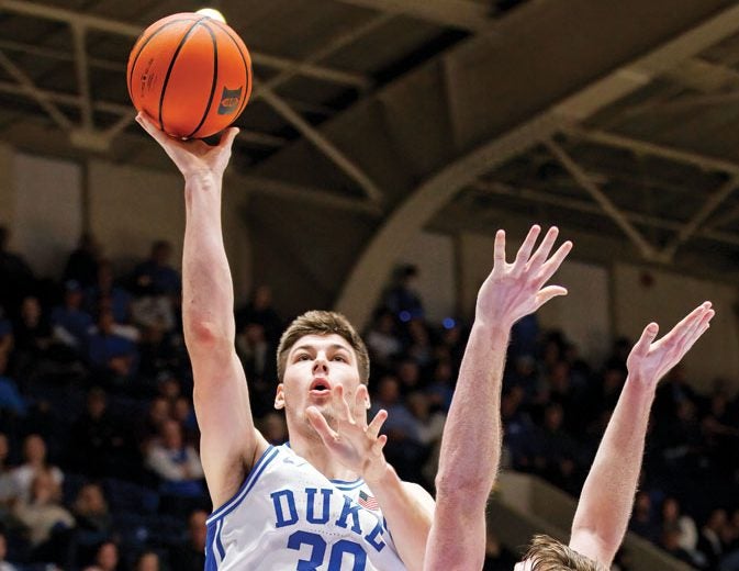 Bellarmine player wisely launches the ball down court to run the clock down  vs Louisville 