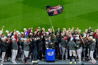 PHOTOS: Some of the best moments from the Arizona Diamondbacks 2001 World  Series win